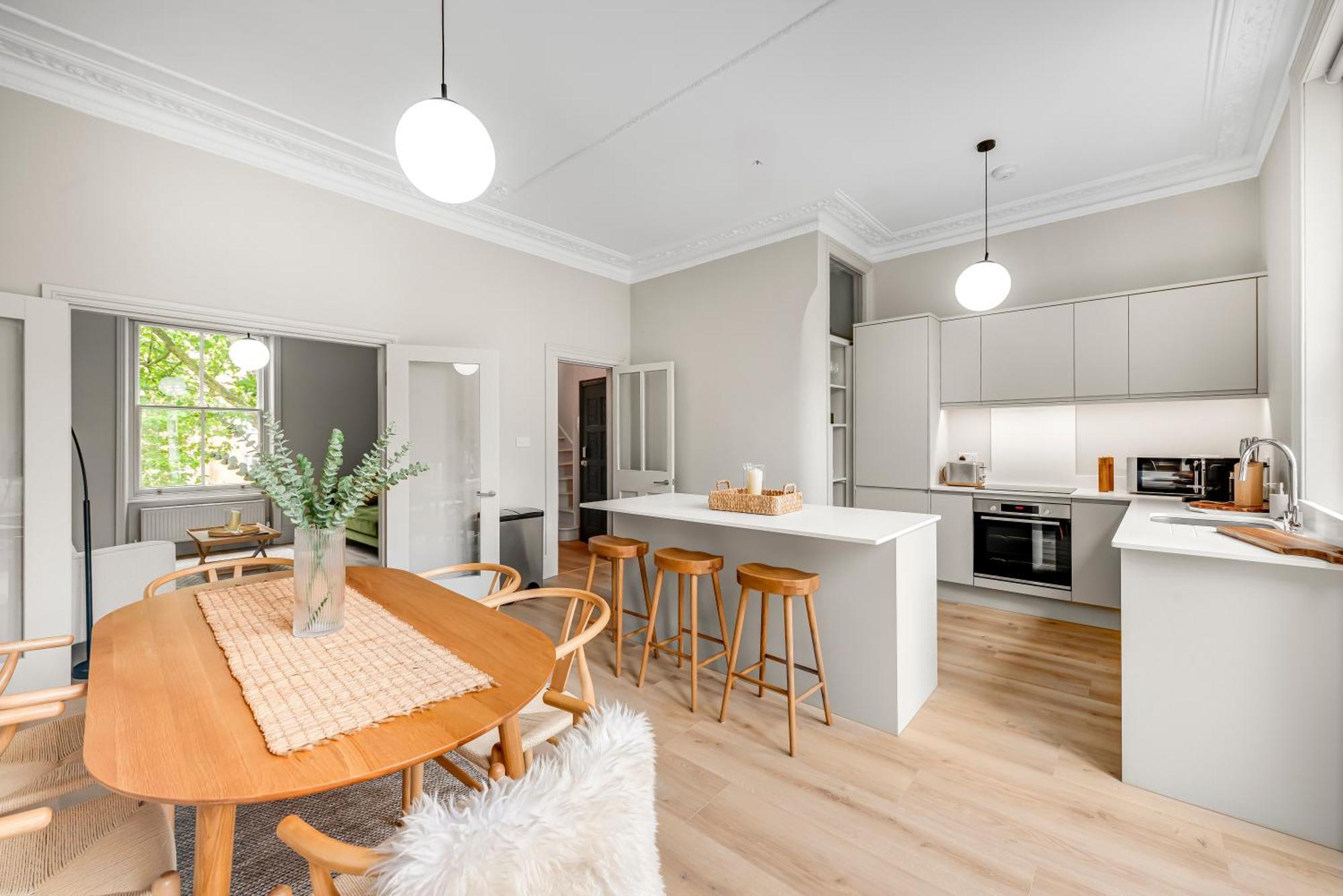 Luxury 3 Bed Apartment With Balcony In Kensington Olympia Londra Esterno foto