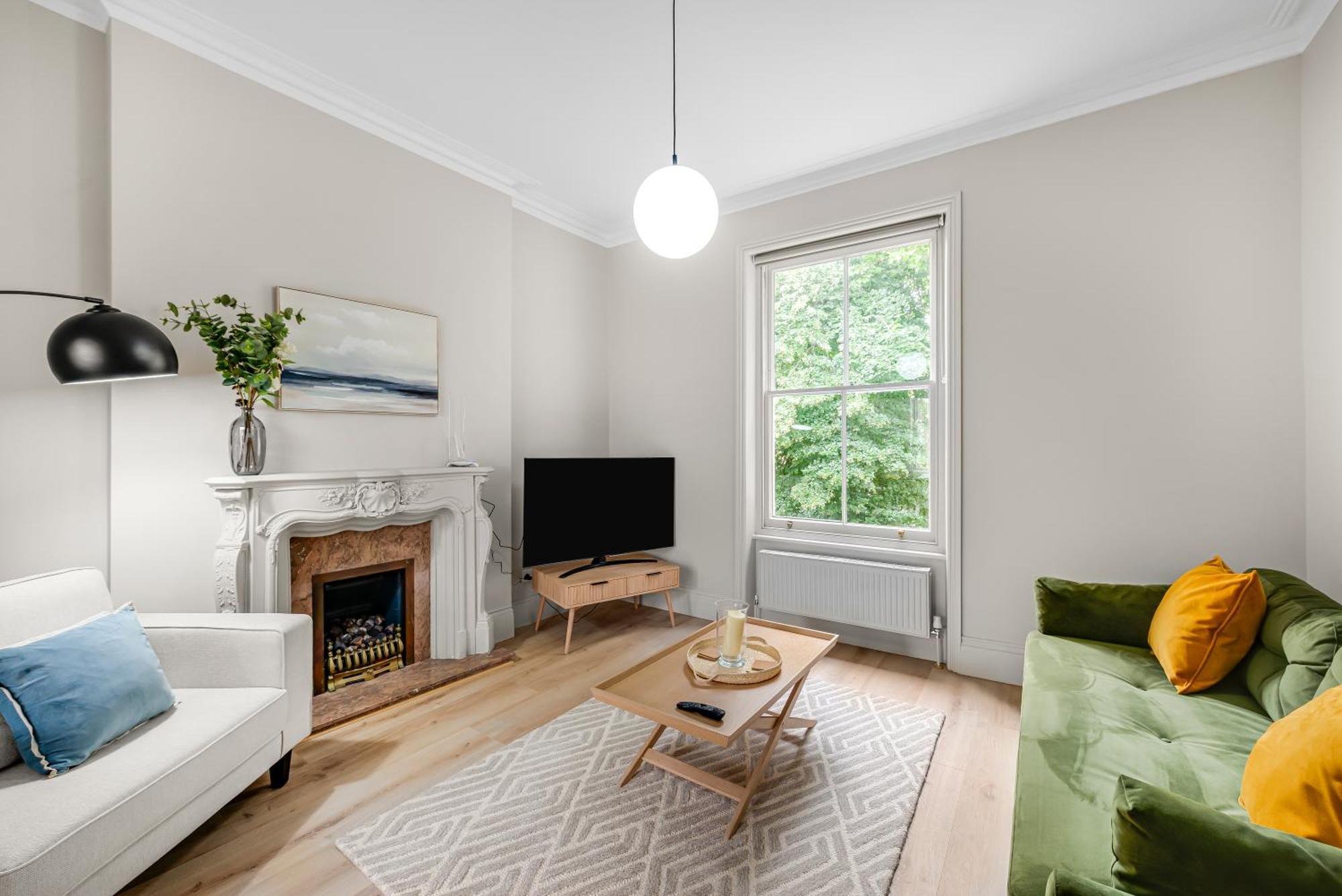 Luxury 3 Bed Apartment With Balcony In Kensington Olympia Londra Esterno foto