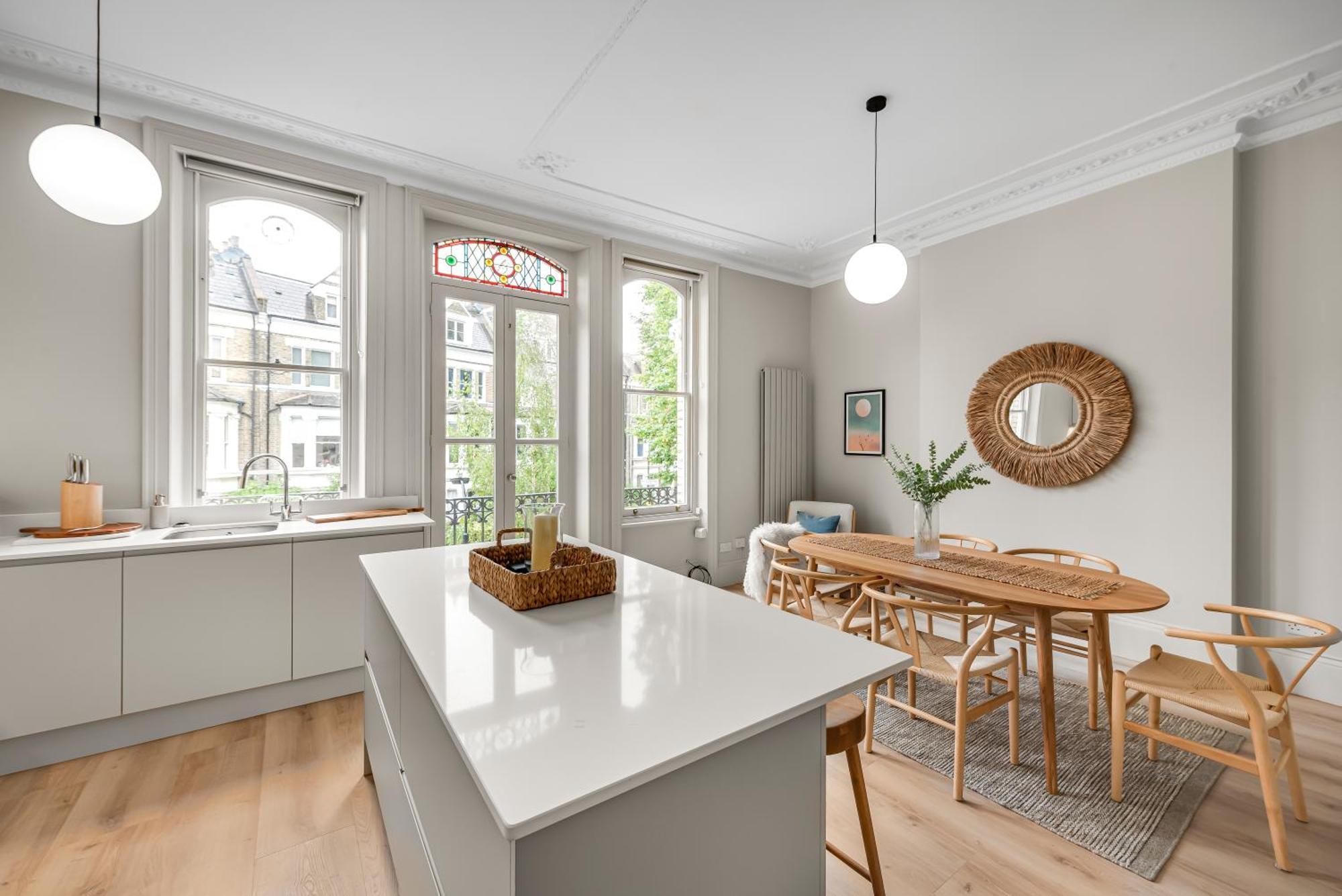 Luxury 3 Bed Apartment With Balcony In Kensington Olympia Londra Esterno foto