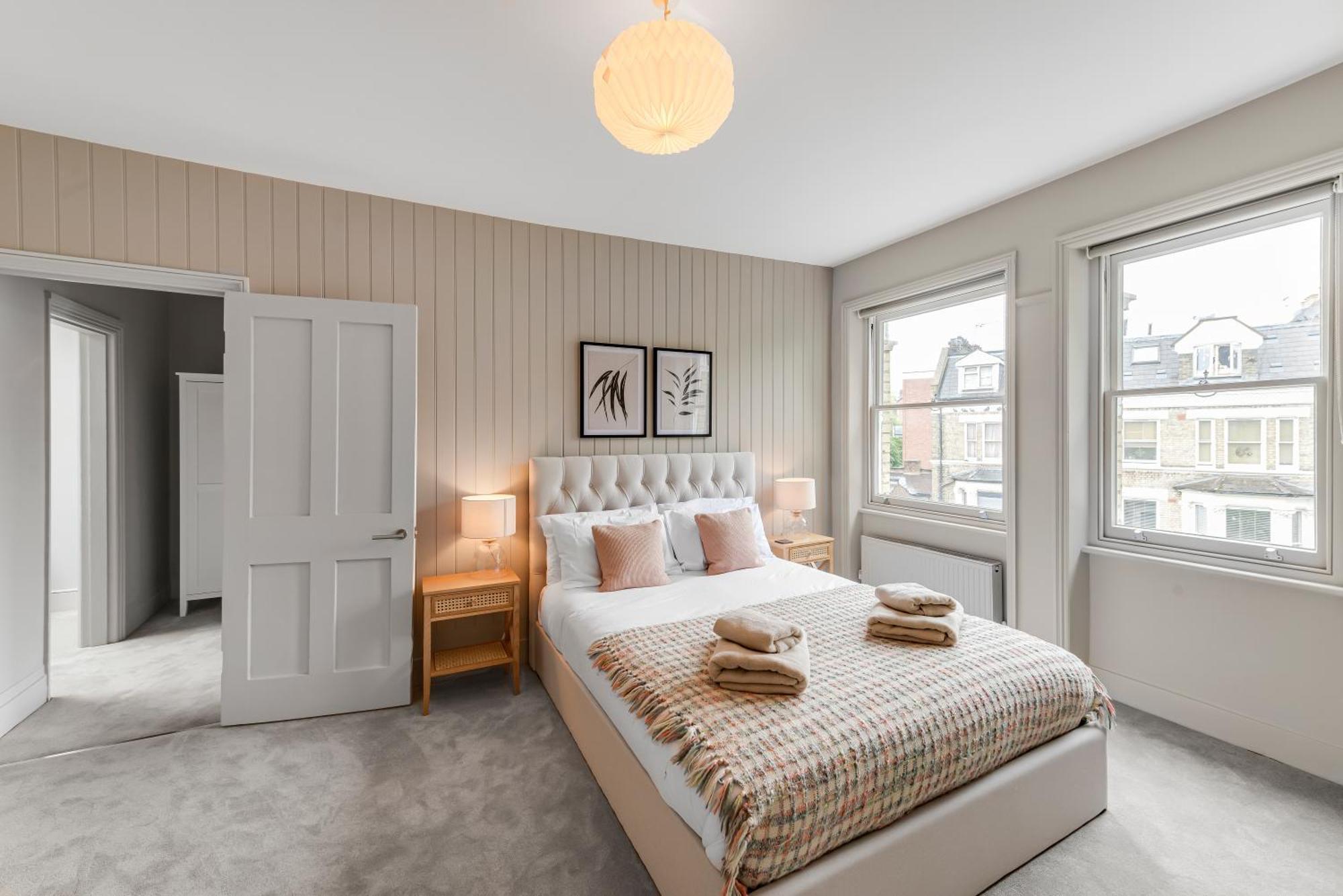 Luxury 3 Bed Apartment With Balcony In Kensington Olympia Londra Esterno foto