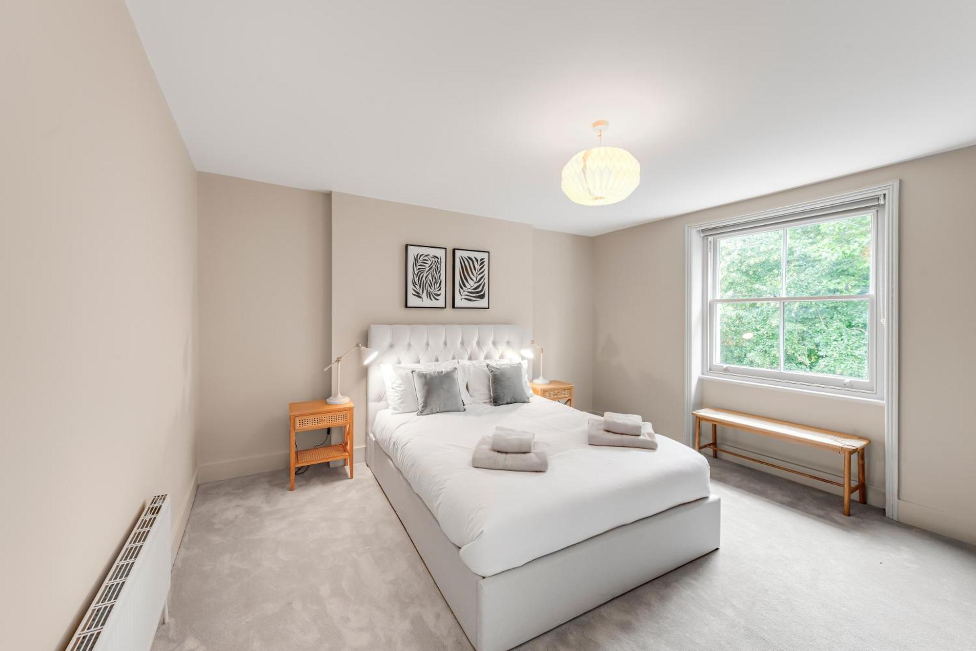 Luxury 3 Bed Apartment With Balcony In Kensington Olympia Londra Esterno foto