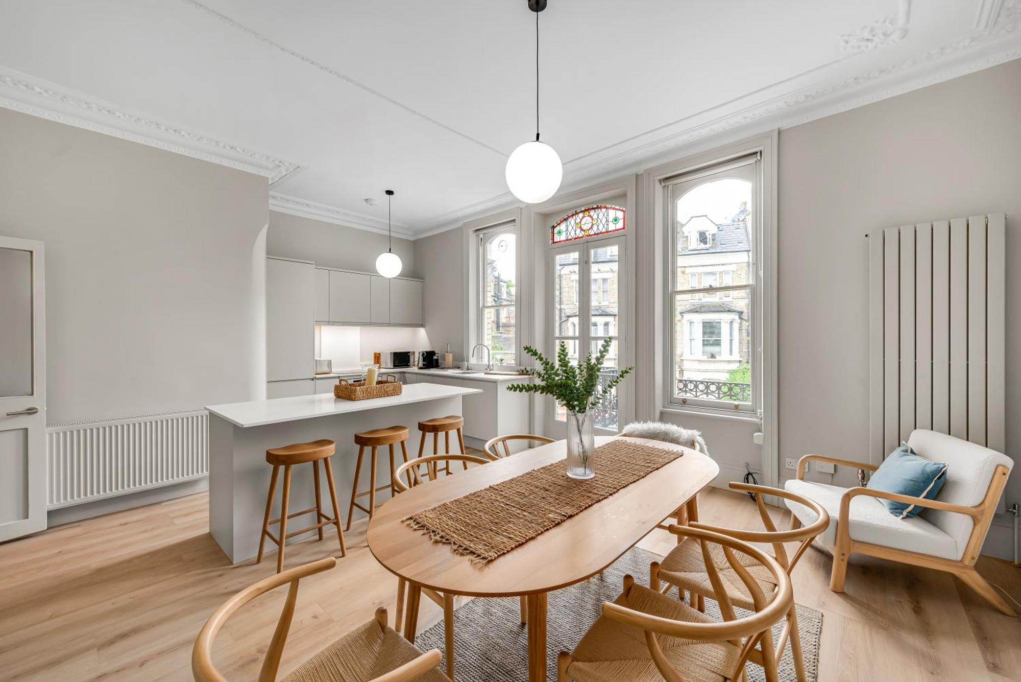 Luxury 3 Bed Apartment With Balcony In Kensington Olympia Londra Esterno foto
