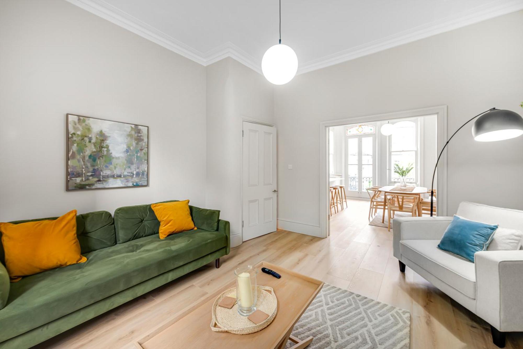 Luxury 3 Bed Apartment With Balcony In Kensington Olympia Londra Esterno foto