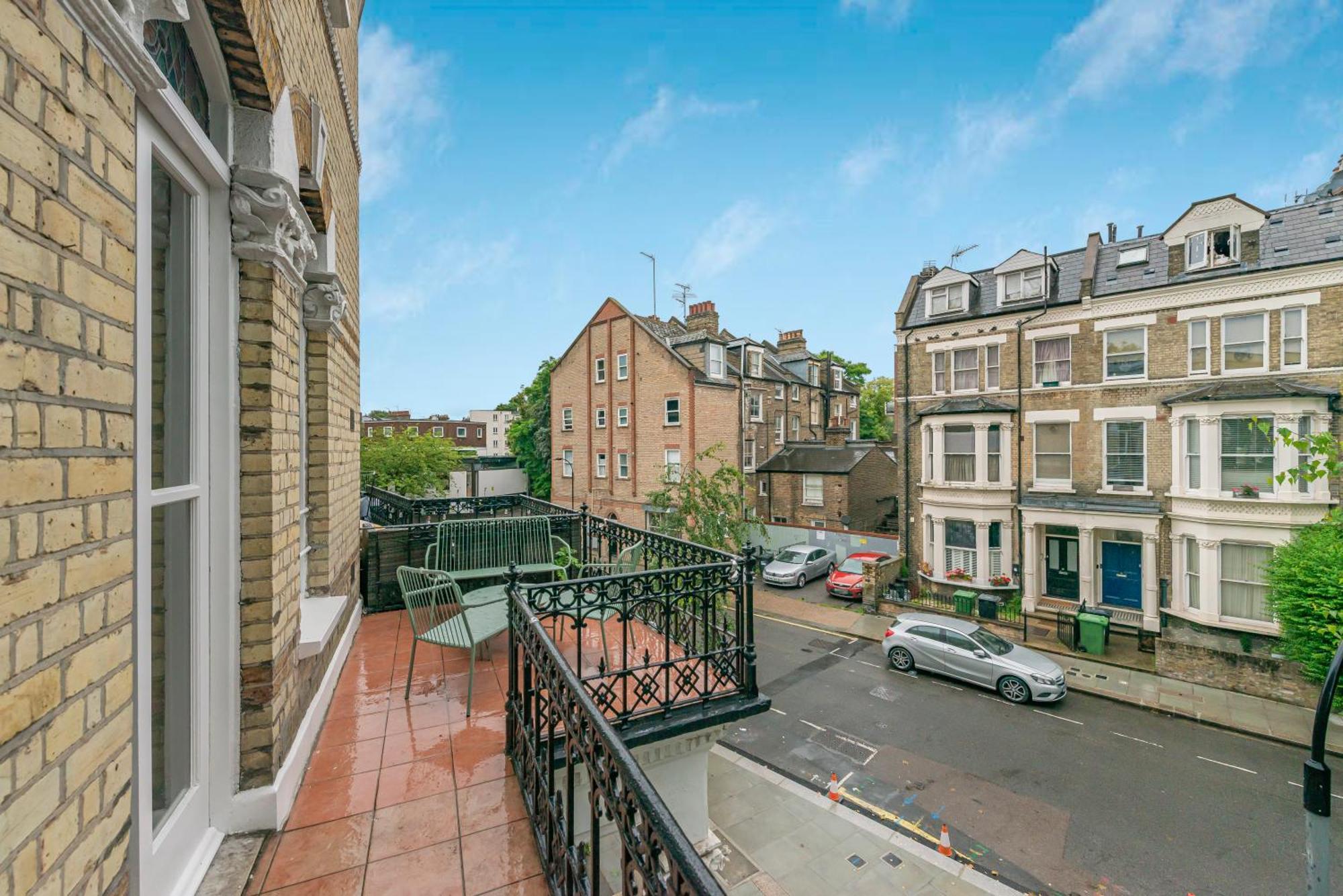Luxury 3 Bed Apartment With Balcony In Kensington Olympia Londra Esterno foto