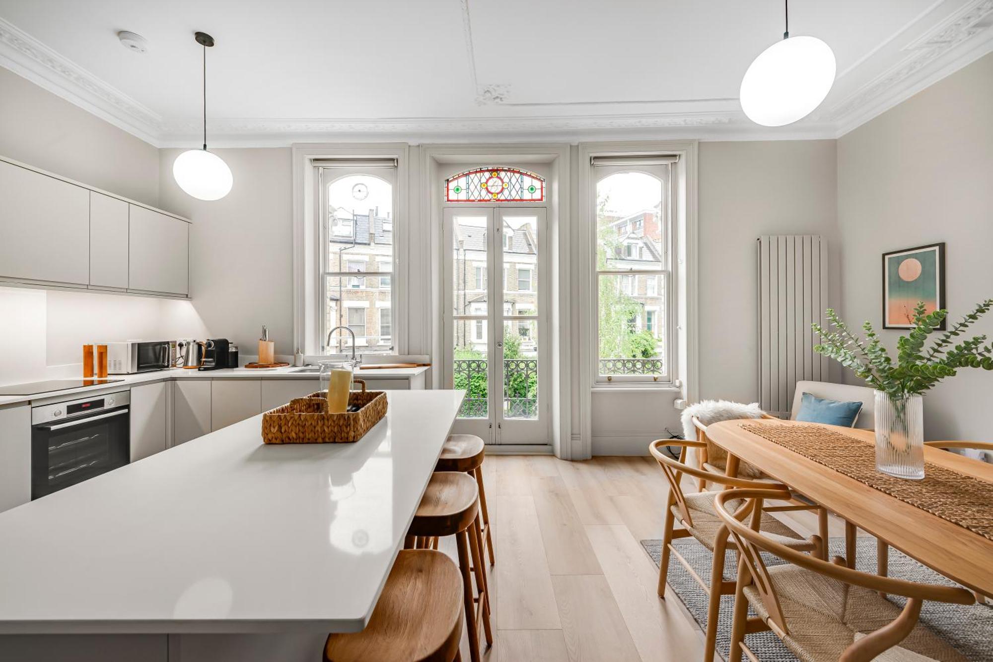 Luxury 3 Bed Apartment With Balcony In Kensington Olympia Londra Esterno foto